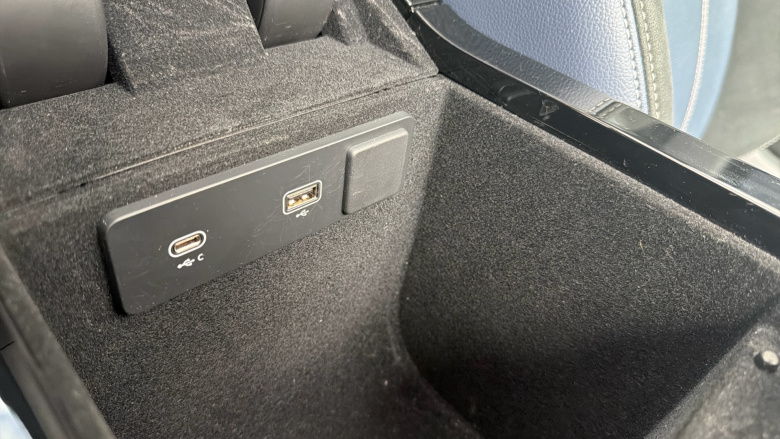 Land Rover Range Rover Velar 2.0 D200 R-Dynamic SE 5dr Auto Diesel Estate